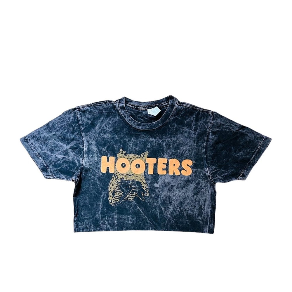 Hooters Black and Orange Graphic T-Shirt vintage look